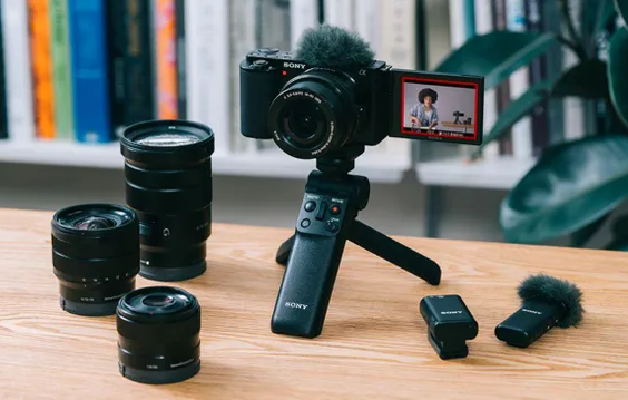 Top 6 Best Vlogging Cameras to Use - Features
